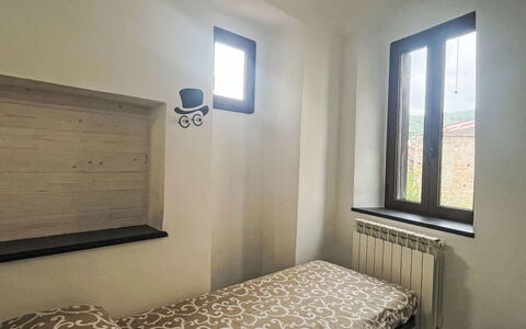Ca Dell'Andre: Parete, Camera Da Letto, Letto, Legna, Lenzuolo, Bedding, Pavimento, Interior Design, Biancheria, Camera