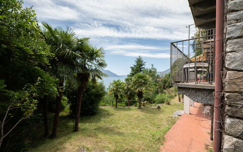 Malpaga: Collina, Casa, Hill Station, Villetta, Catena Montuosa, Pendenza, Estate, Balcone, Portico
