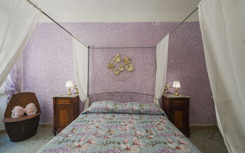 Nido nel Centro: Mobilia, Camera Da Letto, Letto, Interior Design, Bedding, Lenzuolo, Biancheria, Tessile, Pavimento, Camera