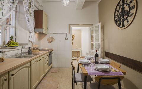 Nido nel Centro: Mobilia, Interior Design, Pavimentazione, Legna, Soffitto, Pavimento, Cucina, Cabinetry, Camera, Controsoffitto