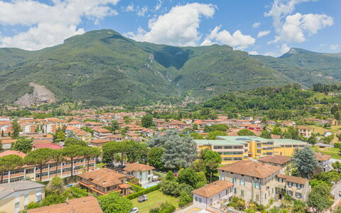 Nido nel Centro: Geografia Montane, Montagna, Collina, Zona Residenziale, Highland, Quartiere, Paesaggio, Catena Montuosa, Casa, Hill Station