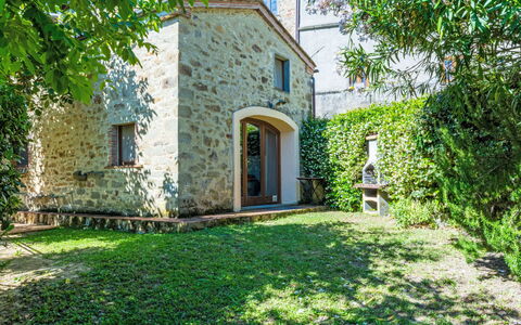 Fibbialla: Parete, Arbusto, Casa, Porta, Villetta, Giardino, Estate, Agriturismo, Muro ​​Di Pietra, Brick