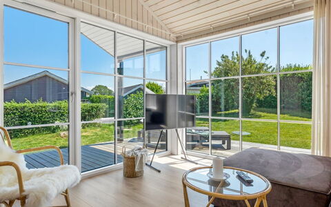 Väinö - 300M from the Sea: Interior Design, Portico, Porta, Casa, Mobilia, Pavimento, Sedia, Soffitto, Pavimento In Legno, Bicchiere
