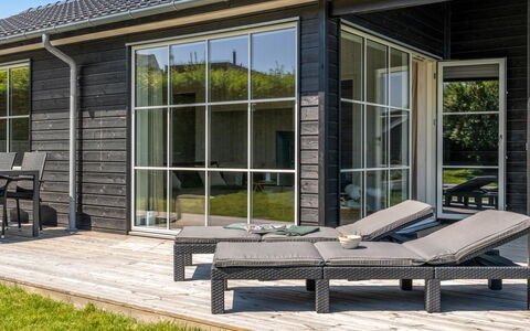 Väinö - 300M from the Sea: Porta, Raccordo, Mobili Da Esterno, Portico, Latifoglie, Shade, Deck, Cortile, Sedia, Design
