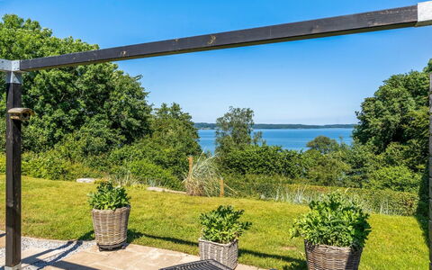 Leea - 100M from the Sea: Shade, Giardino, Landscaping, Latifoglie, Recinzione, Passerella, Suono, Deck, Eco Hotel