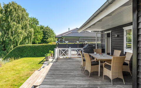 Leea - 100M from the Sea: Legna, Portico, Tetto, Casa, Casa, Villetta, Deck, Shade, Raccordo, Estate