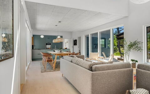 Adrian - 500M from the Sea: Pavimentazione, Interior Design, Pavimento, Legna, Soffitto, Mobilia, Pavimento In Legno, Casa, Divano, Soggiorno