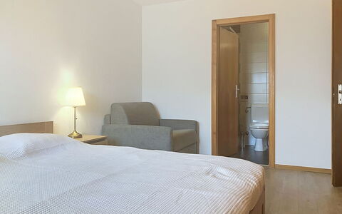 Résidence Croix de Coeur: Interior Design, Letto, Pavimento, Pavimentazione, Mobilia, Camera Da Letto, Parete, Legna, Soffitto, Camera