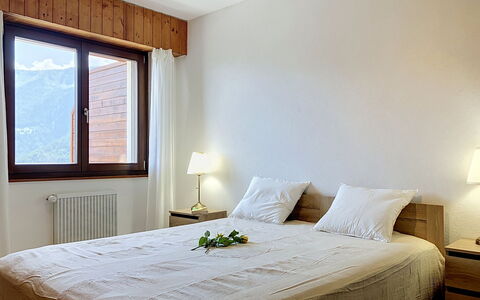 Résidence Croix de Coeur: Letto, Camera Da Letto, Interior Design, Legna, Mobilia, Lenzuolo, Pavimentazione, Camera, Bedding, Pavimento