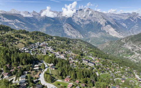 Résidence Croix de Coeur: Geografia Montane, Montagna, Highland, Collina, Catena Montuosa, Paesaggio, Hill Station, Terreno, Valle, Pendenza