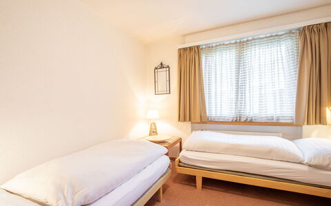 Haus Ner A1: Letto, Interior Design, Mobilia, Camera Da Letto, Soffitto, Tessile, Lenzuolo, Camera, Bedding, Pavimento