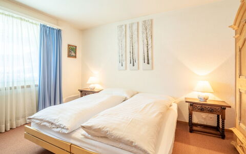 Haus Ner A1: Letto, Mobilia, Interior Design, Camera Da Letto, Parete, Lenzuolo, Pavimento, Bedding, Legna, Pavimentazione