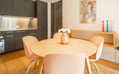 Vallada 11-06: Mobilia, Interior Design, Pavimentazione, Pavimento, Pavimento In Legno, Legna, Cucina & Sala Da Pranzo Tavolo, Sedia, Tavolo, Soffitto