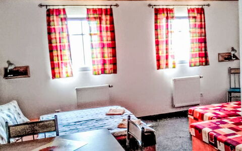Strážné: Mobilia, Camera, Letto, Illuminazione Diurna, Biancheria, Camera Da Letto, Cuscino, Soggiorno