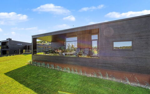 Sedine - 500M from the Sea: Erba, Facciata, Architettura, Lotto, Casa, Giardino, Groundcover, Raccordo, Estate, Cortile
