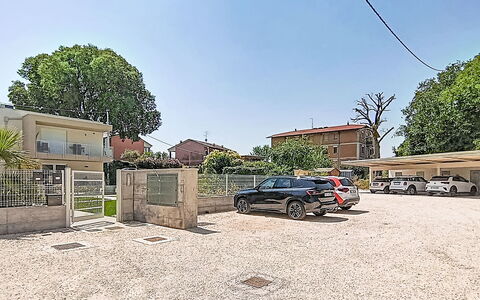 Residence Borgo Marinoni - Due: Piscina, Zona Residenziale, Terme, Ricorrere, Materiale Composito, Tempo Libero, Estate, Erba Sintetica, Hacienda, Villa