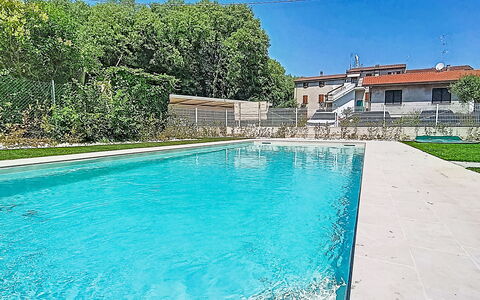 Residence Borgo Marinoni - Due: Piscina, Zona Residenziale, Terme, Ricorrere, Materiale Composito, Tempo Libero, Estate, Erba Sintetica, Hacienda, Villa