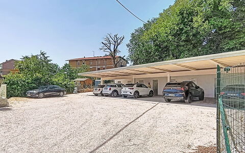 Residence Borgo Marinoni - Due: Piscina, Zona Residenziale, Terme, Ricorrere, Materiale Composito, Tempo Libero, Estate, Erba Sintetica, Hacienda, Villa