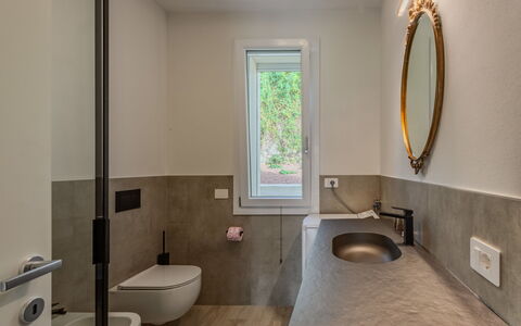 Annamaria: Pavimentazione, Parete, Idraulico Fixture, Interior Design, Pavimento, Bagno, Lavello, Lavandino Del Bagno, Rubinetto, Idraulico