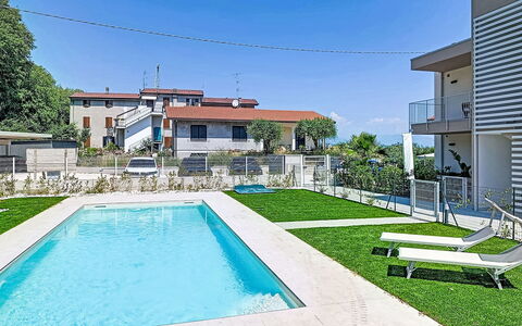Residence Borgo Marinoni - Due: Piscina, Zona Residenziale, Terme, Ricorrere, Materiale Composito, Tempo Libero, Estate, Erba Sintetica, Hacienda, Villa