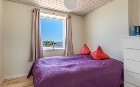 Alkmund - 100M from the Sea: Letto, Pavimento, Camera Da Letto, Pavimentazione, Lenzuolo, Interior Design, Pavimento In Legno, Legna, Bedding, Soffitto