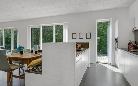 Øthi - 200M to the Fjord: Pavimentazione, Parete, Pavimento, Legna, Interior Design, Soffitto, Mobilia, Controsoffitto, Cucina, Pavimento In Legno