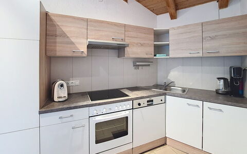 Vöstl: Cucina, Elettrodomestico Da Cucina, Controsoffitto, Apparecchio Major, Interior Design, Cabinetry, Pavimentazione, Lavandino Della Cucina, Mobilia, Pavimento