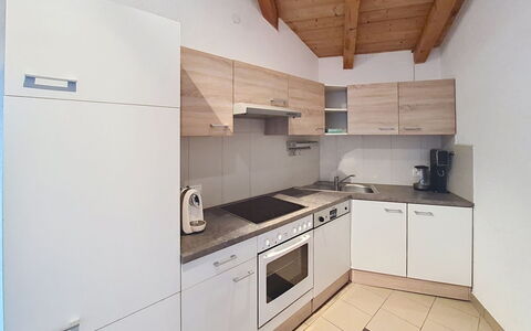Vöstl: Cucina, Elettrodomestico Da Cucina, Controsoffitto, Pavimentazione, Interior Design, Legna, Apparecchio Major, Cabinetry, Pavimento, Soffitto