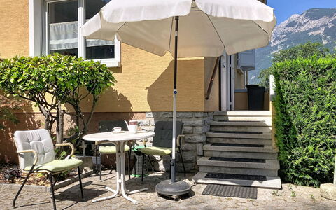 Cètici: Ombrello, Mobilia, Mobili Da Esterno, Sedia, Shade, Tavolo Esterno, Vaso Di Fiori, Giardino, Pianta Della Casa, Terrazza