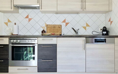 Cètici: Cucina, Pavimentazione, Pavimento, Cabinetry, Controsoffitto, Materiale Composito, Piastrella, Elettrodomestico Da Cucina, Apparecchio Major