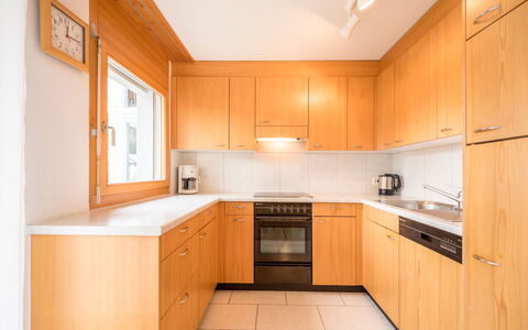 Val Mulin 8.2: Cucina, Cabinetry, Controsoffitto, Legna, Pavimentazione, Interior Design, Elettrodomestico Da Cucina, Pavimento, Lavello, Apparecchio Major