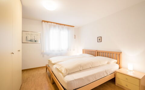 Val Mulin 8.2: Letto, Camera Da Letto, Interior Design, Mobilia, Legna, Lenzuolo, Bedding, Camera, Pavimento, Soffitto