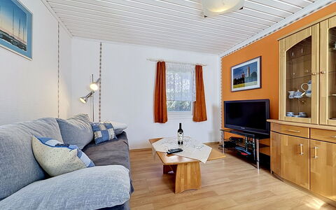 Wiek 200: Mobilia, Interior Design, Legna, Pavimentazione, Soffitto, Pavimento, Divano, Camera, Illuminazione, Soggiorno