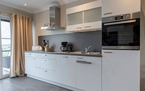 Rambin 100: Cucina, Cabinetry, Controsoffitto, Pavimentazione, Apparecchio Major, Elettrodomestico Da Cucina, Interior Design, Cassetto, Pavimento, Credenza