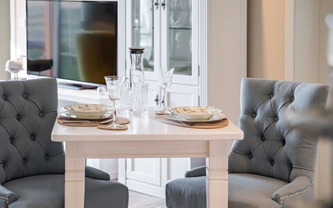 Rambin 100: Mobilia, Pavimentazione, Interior Design, Legna, Sedia, Tavolo, Pavimento, Cucina & Sala Da Pranzo Tavolo, Sala Da Pranzo, Camera