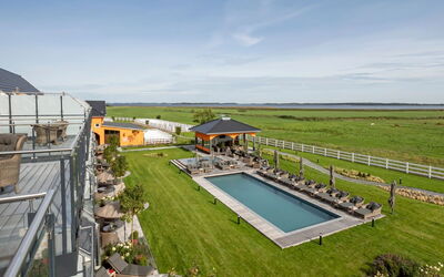 Rambin 100: Piscina, Villa, Ricorrere, Eco Hotel, Mobili Da Esterno, Resort Citta '