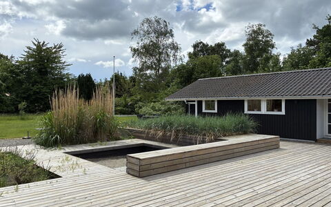 Lagho - 400M from the Sea: Legna, Tetto, Casa, Giardino, Groundcover, Deck, Plank, Latifoglie, Villetta, Backyard
