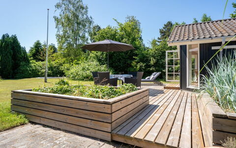 Lagho - 400M from the Sea: Legna, Giardino, Latifoglie, Plank, Mobili Da Esterno, Deck, Materiale Composito, Backyard, Color Legno, Landscaping