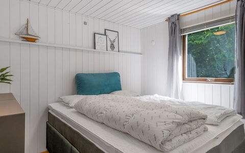 Gustava - 10Km from the Sea: Interior Design, Camera Da Letto, Pavimentazione, Letto, Legna, Pavimento, Lenzuolo, Soffitto, Bedding, Camera