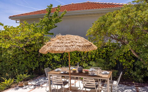 Floralies: Mobilia, Mobili Da Esterno, Sedia, Shade, Tavolo Esterno, Pianta Della Casa, Terrazza, Cortile, Design, Balcone