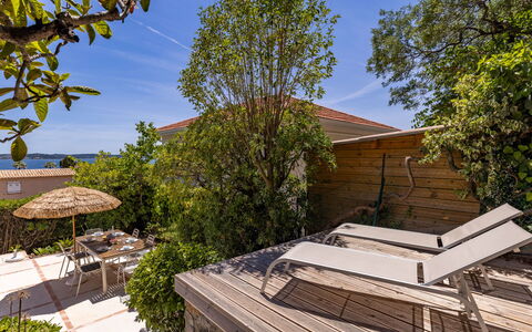 Floralies: Mobilia, Mobili Da Esterno, Sedia, Shade, Tavolo Esterno, Pianta Della Casa, Terrazza, Cortile, Design, Balcone