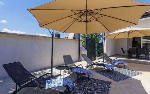 Alma: Mobilia, Mobili Da Esterno, Sedia, Shade, Tavolo Esterno, Pianta Della Casa, Terrazza, Cortile, Design, Balcone