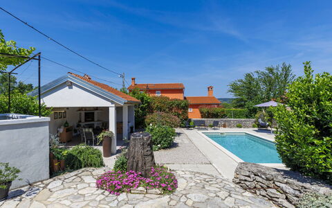 Pišurinka: Mobilia, Mobili Da Esterno, Sedia, Shade, Tavolo Esterno, Pianta Della Casa, Terrazza, Cortile, Design, Balcone