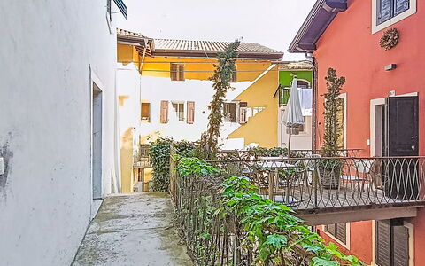 Via Monte Brione: Mobilia, Mobili Da Esterno, Sedia, Shade, Tavolo Esterno, Pianta Della Casa, Terrazza, Cortile, Design, Balcone