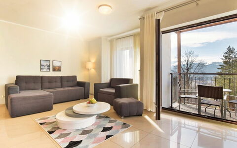 Panorama: Mobilia, Mobili Da Esterno, Sedia, Shade, Tavolo Esterno, Pianta Della Casa, Terrazza, Cortile, Design, Balcone