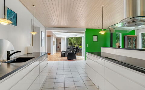 Floria - 500M from the Sea: Interior Design, Pavimentazione, Cucina, Soffitto, Pavimento, Controsoffitto, Mobilia, Lampada, Casa, Cabinetry