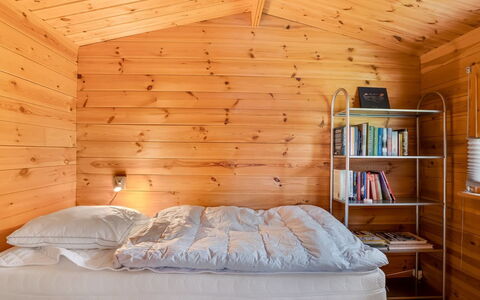 Floria - 500M from the Sea: Legna, Soffitto, Interior Design, Pavimento, Pavimentazione, Mobilia, Illuminazione, Camera Da Letto, Camera, Letto
