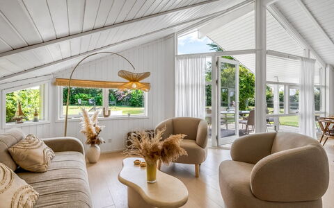 Kristanna - 1.2Km from the Sea: Interior Design, Mobilia, Soffitto, Pavimentazione, Illuminazione, Pavimento, Casa, Sedia, Divano, Soggiorno