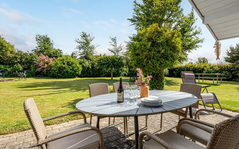 Kristanna - 1.2Km from the Sea: Mobilia, Mobili Da Esterno, Sedia, Tavolo, Tavolo Esterno, Cucina & Sala Da Pranzo Tavolo, Giardino, Shade, Terrazza, Prato