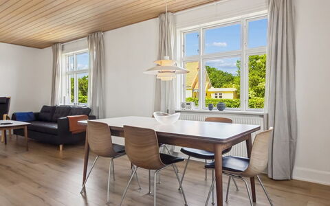 Toivo - 300M from the Sea: Mobilia, Sedia, Interior Design, Tavolo, Camera, Color Legno, Balcone, Soffitto, Eco Hotel, Latifoglie